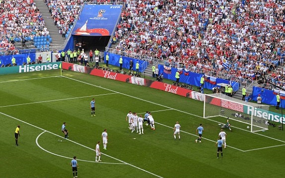 Kết quả Nga 0-3 Uruguay: Song sát Suarez - Cavani lên tiếng, Uruguay giành ngôi đầu bảng A